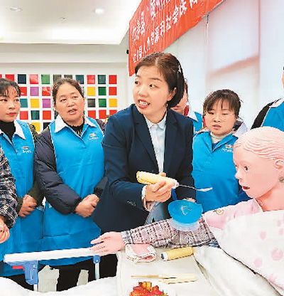 家政服務業轉向員工制 變革、挑戰與前景